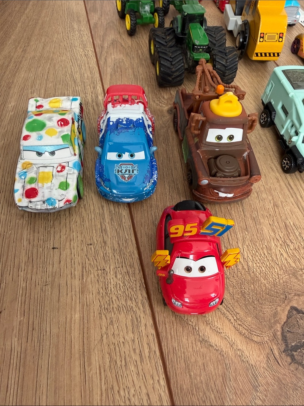 Set of assorted small toy vehicles - Picture 3 of 5